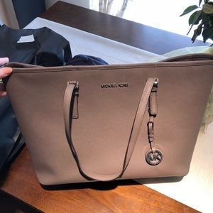 Michael Kors Jet Set Medium Tote NWT